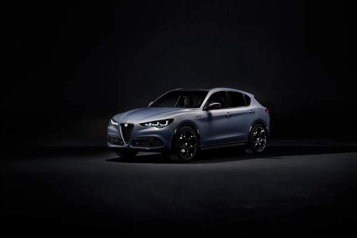 Alfa Romeo Stelvio 2023  (22)