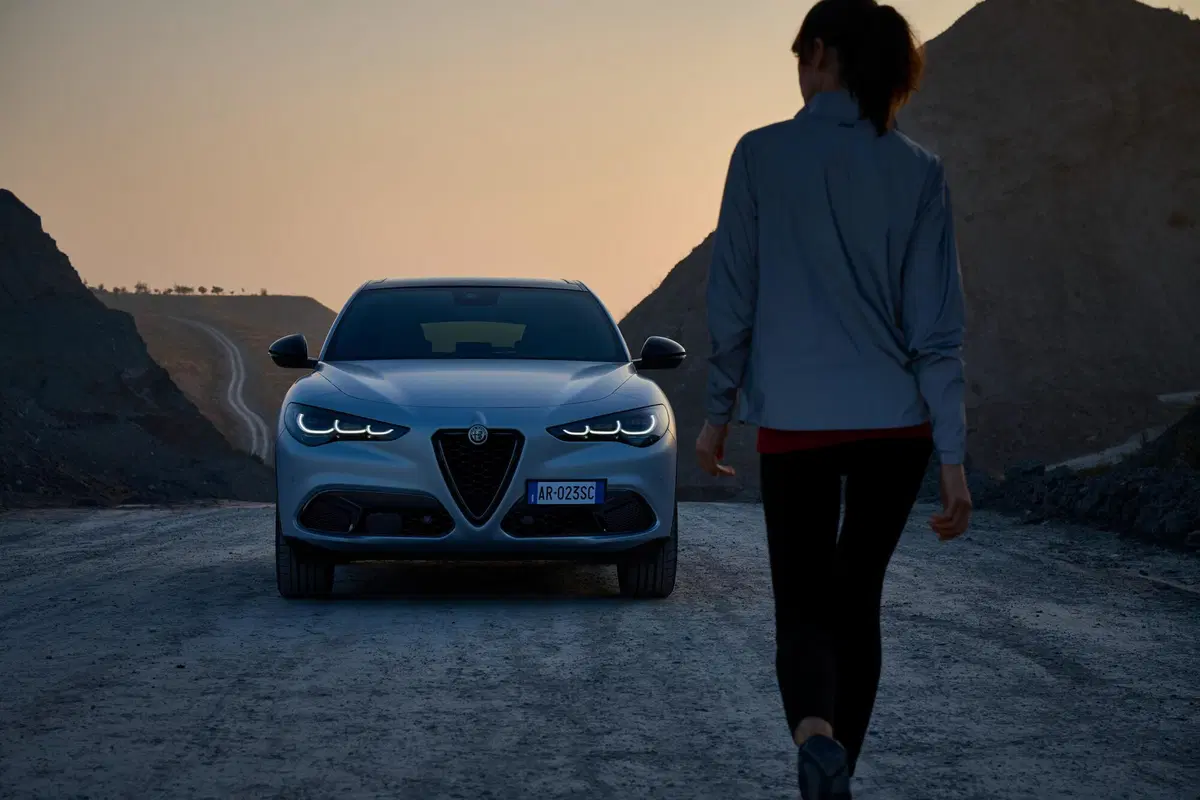 Alfa Romeo Stelvio 2023  (26)