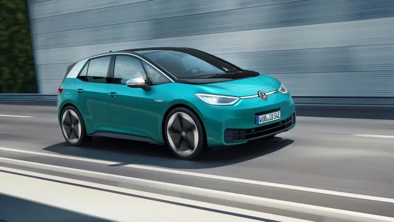 Il marchio Volkswagen sar&agrave; esclusivamente elettrico entro il 2033. La entry level coster&agrave; meno di 25.000 euro