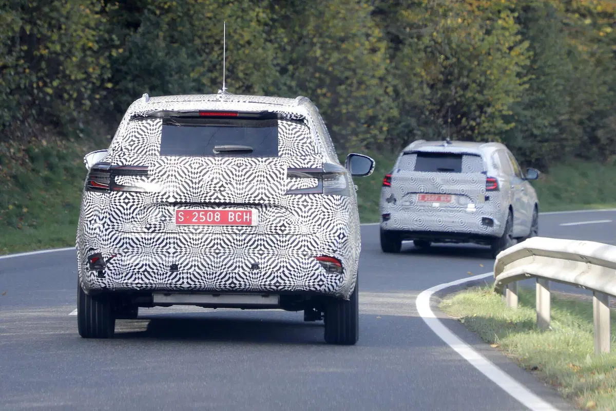 Renault Grand Austral 2023, ecco le foto spia (3)