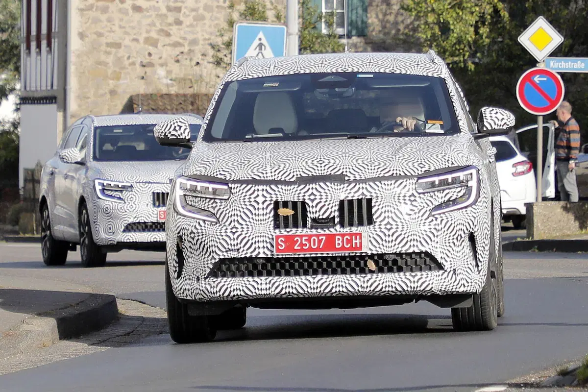 Renault Grand Austral 2023, ecco le foto spia (13)