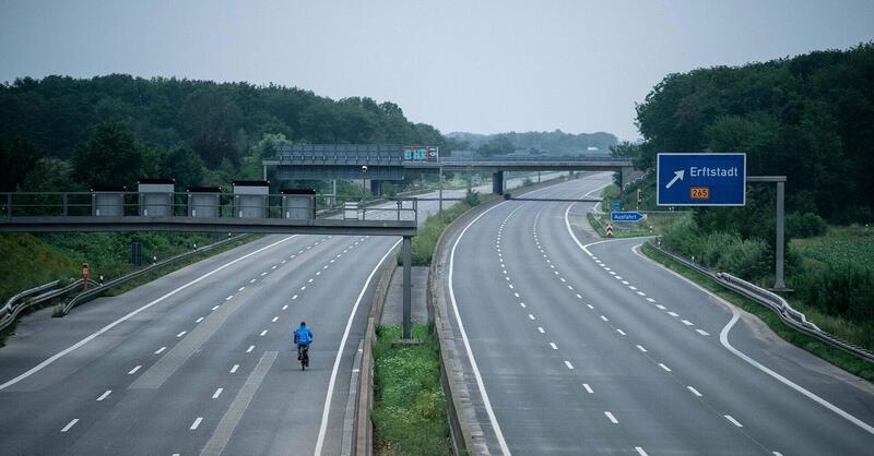 La Germania inizia l&#039;austerity: domeniche a piedi e limiti di velocit&agrave; 