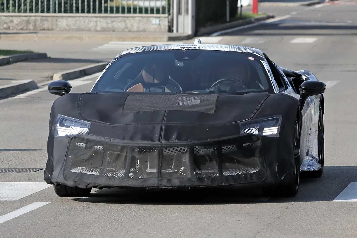 Ferrari SF90 Versione Speciale 2023, ecco le foto spia (3)