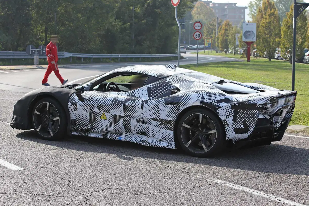 Ferrari SF90 Versione Speciale 2023, ecco le foto spia (8)