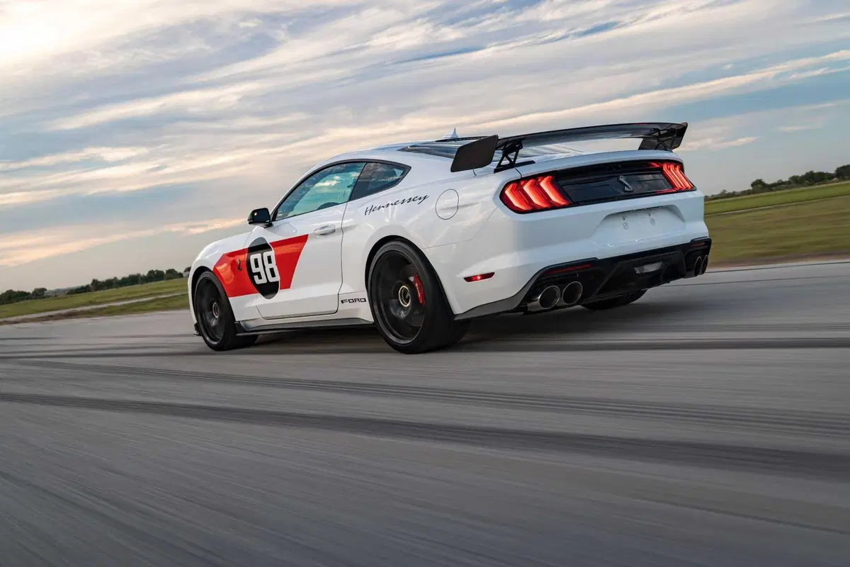Ford Mustang Shelby GT500, bastano 1.220 Cv? (9)