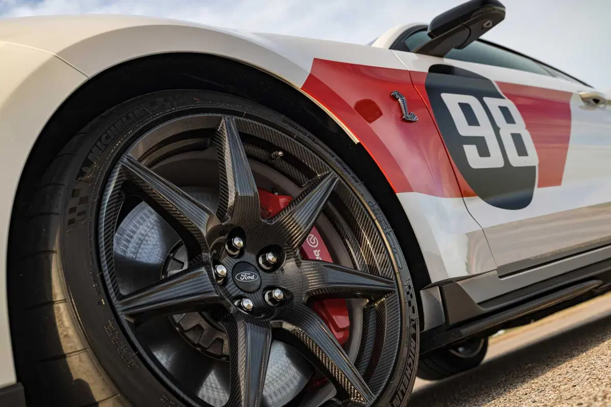 Ford Mustang Shelby GT500, bastano 1.220 Cv? (13)