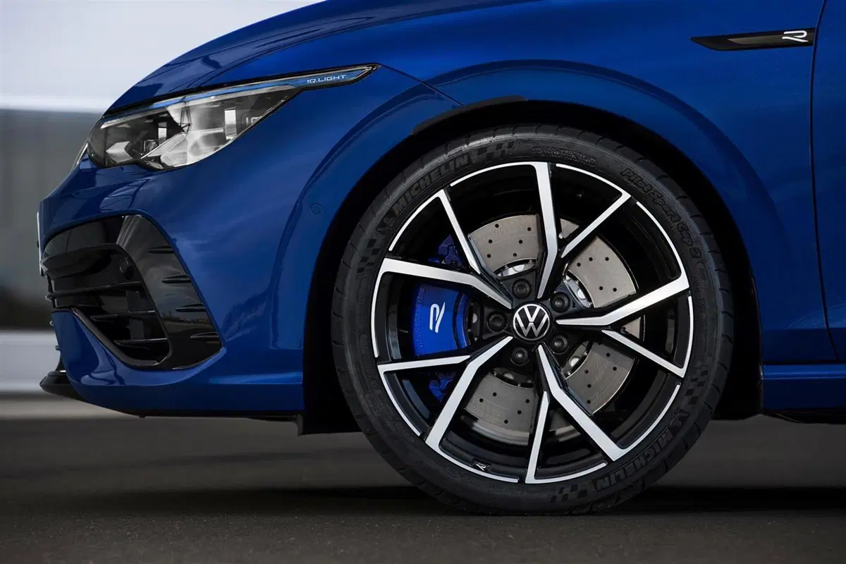Volkswagen Golf 8 R (2022) (9)