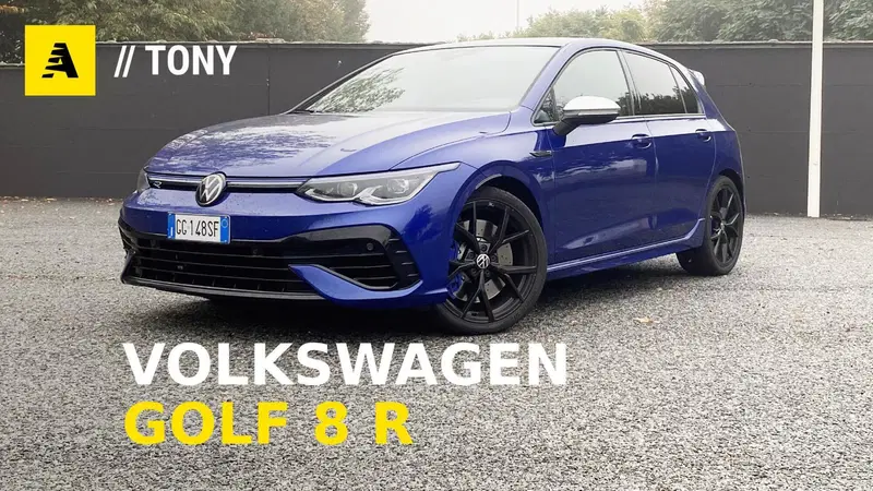 Volkswagen Golf 8 R (2023), la pi&ugrave; potente di sempre con 333 CV. C'&egrave; anche la Drift Mode