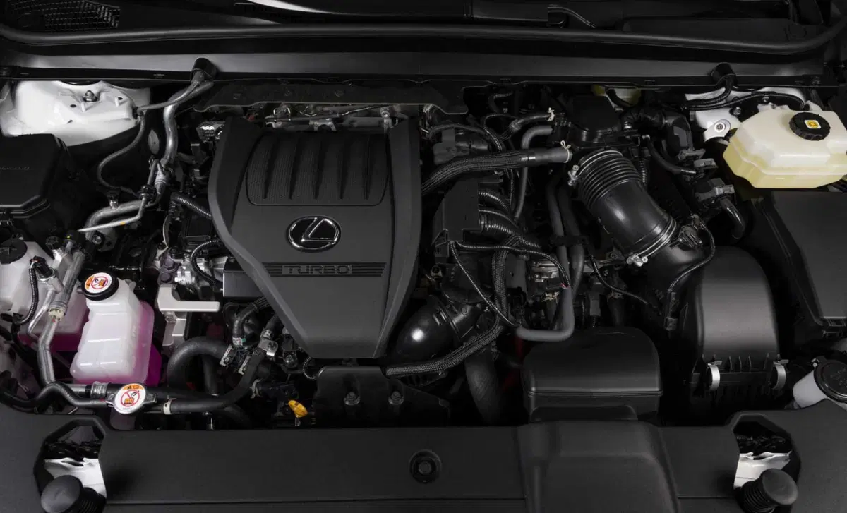 Lexus RX (2022-->>) (21)