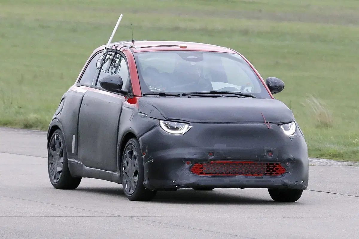 Fiat 500 Abarth (elettrica), ecco le foto spia (9)