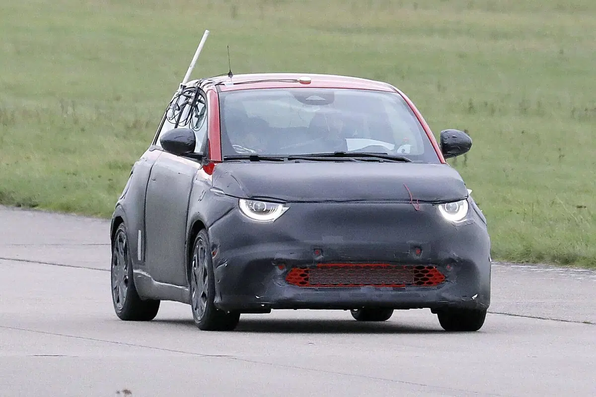 Fiat 500 Abarth (elettrica), ecco le foto spia (10)