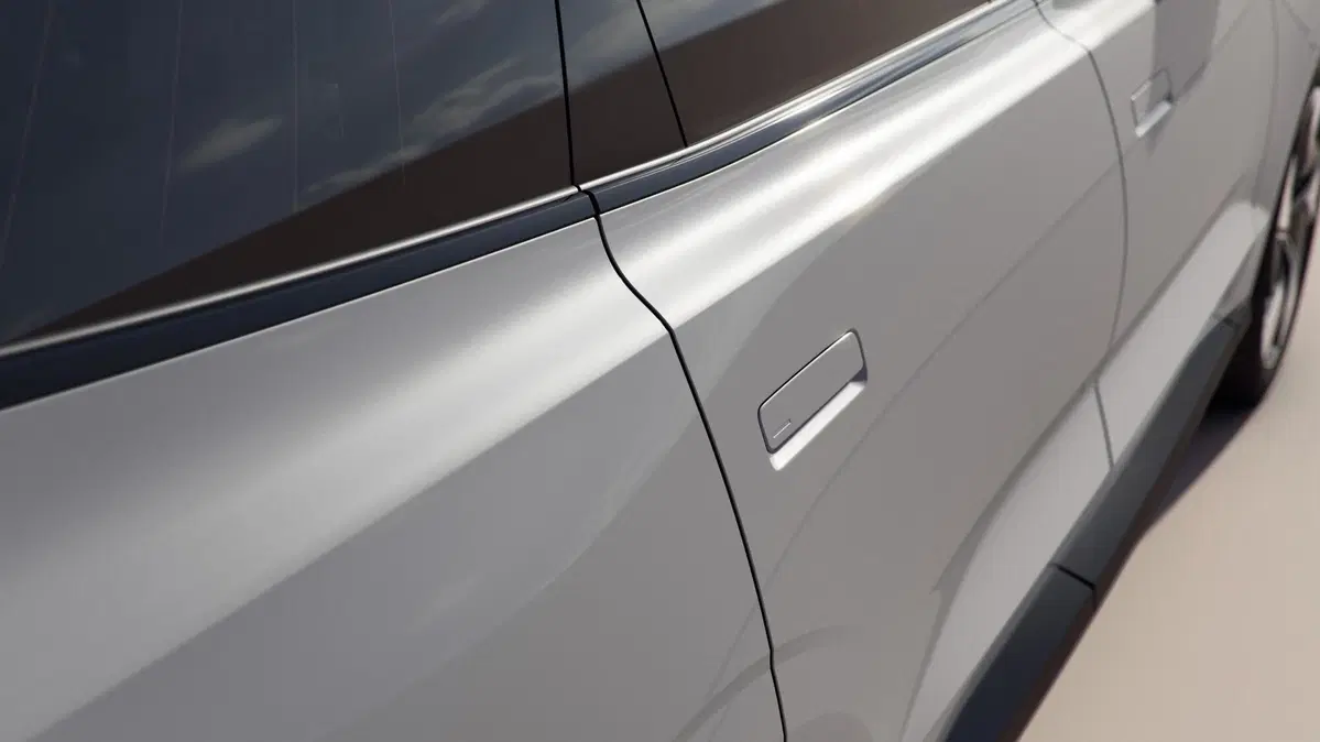 Volvo EX90, proseguono i teaser e debutterà il 9 novembre