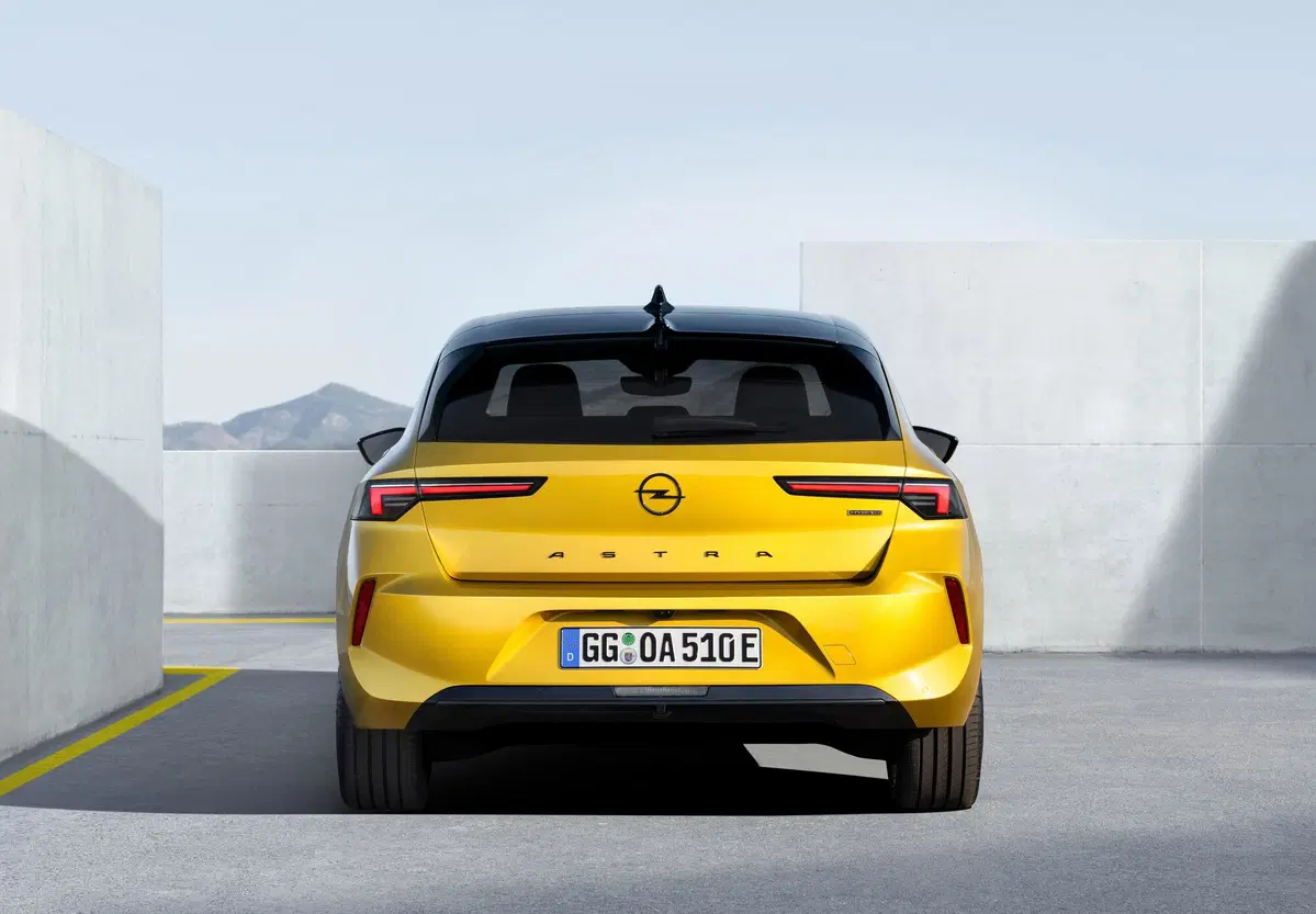 Opel Astra, ora è anche ibrida plug-in (2)