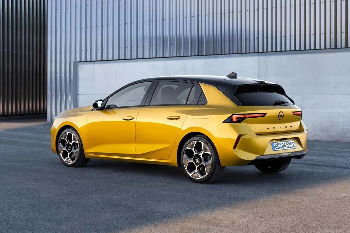 Opel Astra, ora è anche ibrida plug-in (4)