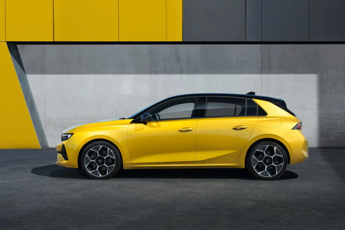 Opel Astra, ora è anche ibrida plug-in (10)