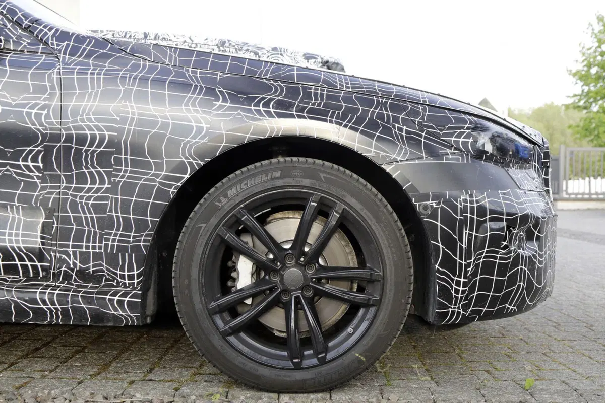 BMW Serie 5, ecco le foto spia  (6)