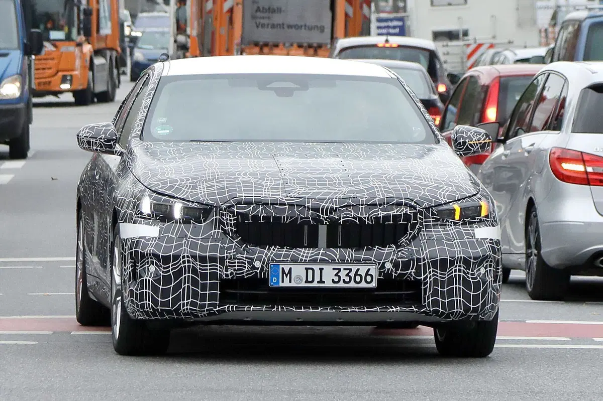 BMW Serie 5, ecco le foto spia  (11)