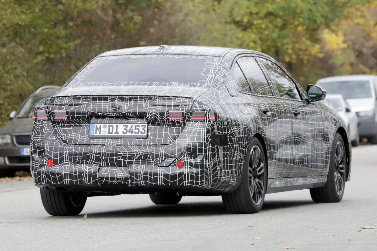 BMW Serie 5, ecco le foto spia  (14)