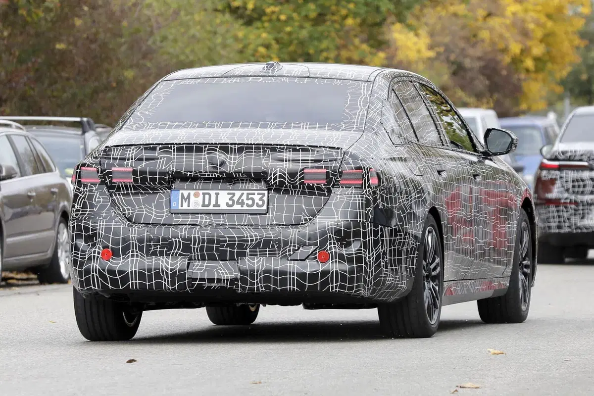 BMW Serie 5, ecco le foto spia  (15)