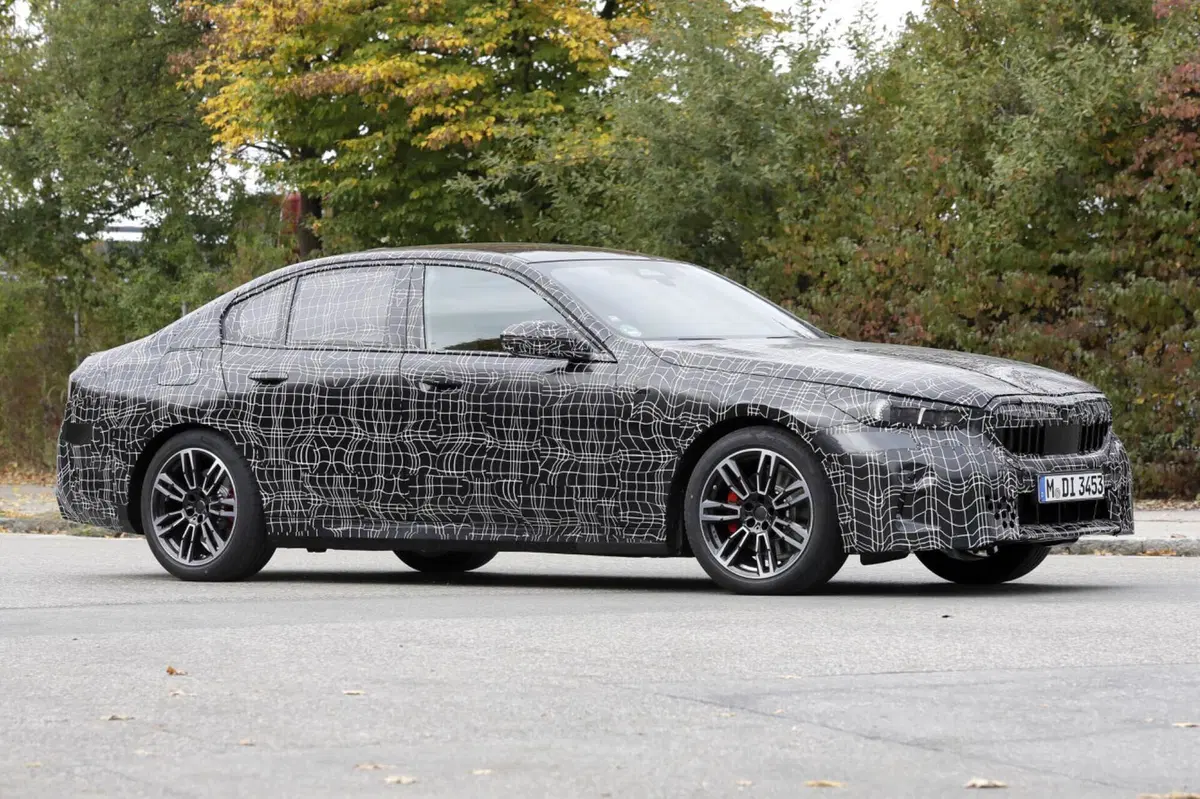 BMW Serie 5, ecco le foto spia  (16)