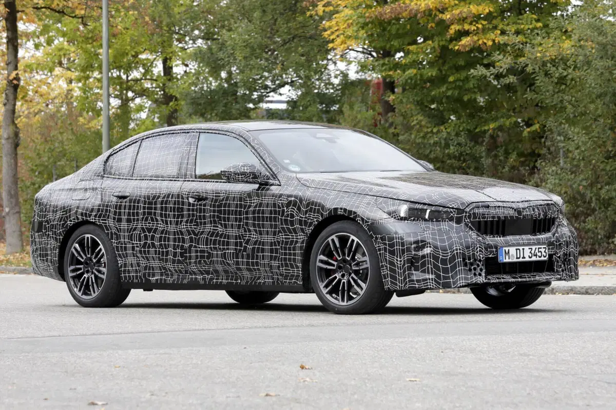 BMW Serie 5, ecco le foto spia  (17)