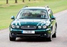 La Jaguar X-Type della Regina Elisabetta II è all'asta: la peggiore di tutte