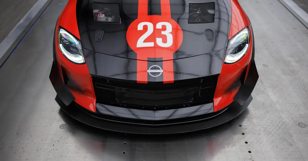 Nissan Z GT4 al SEMA di Las Vegas, la livrea rossa e nera &egrave; tutta "giap" (e vi spiego cos'&egrave; il BOP)