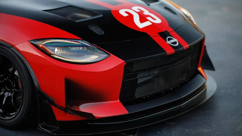 Nissan Z GT4 al SEMA di Las Vegas, la livrea rossa e nera &egrave; tutta "giap" (e vi spiego cos'&egrave; il BOP)