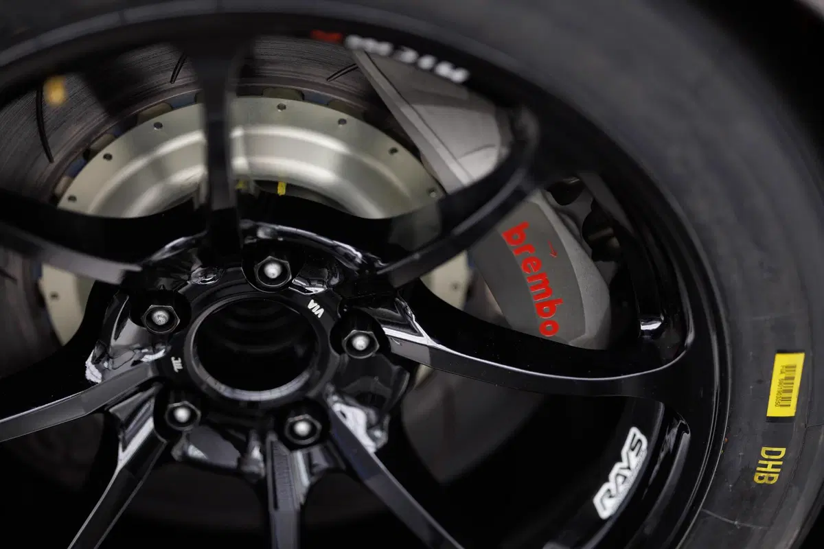 Nissan Z GT4 al SEMA di Las Vegas, la livrea rossa e nera è tutta "giap"  (5)