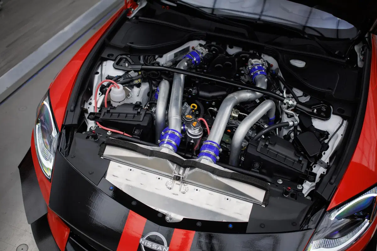 Nissan Z GT4 al SEMA di Las Vegas, la livrea rossa e nera è tutta "giap"  (8)