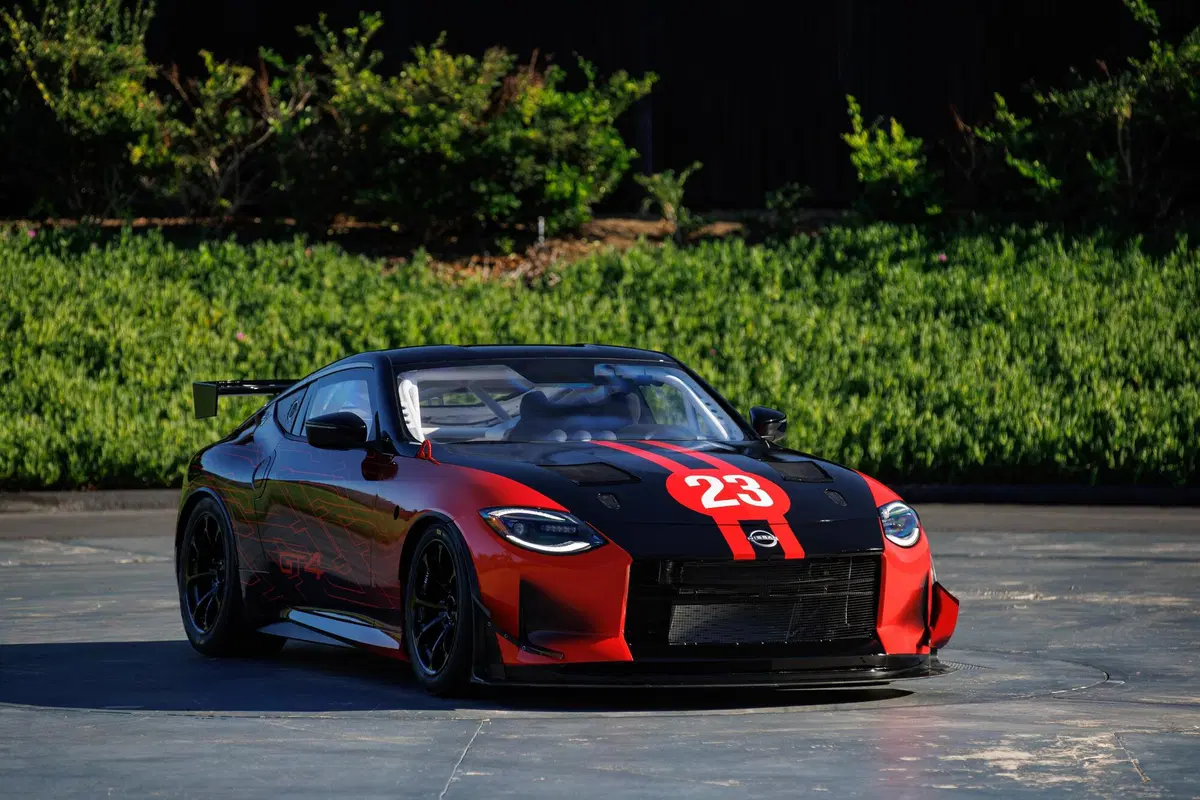 Nissan Z GT4 al SEMA di Las Vegas, la livrea rossa e nera è tutta "giap"  (13)