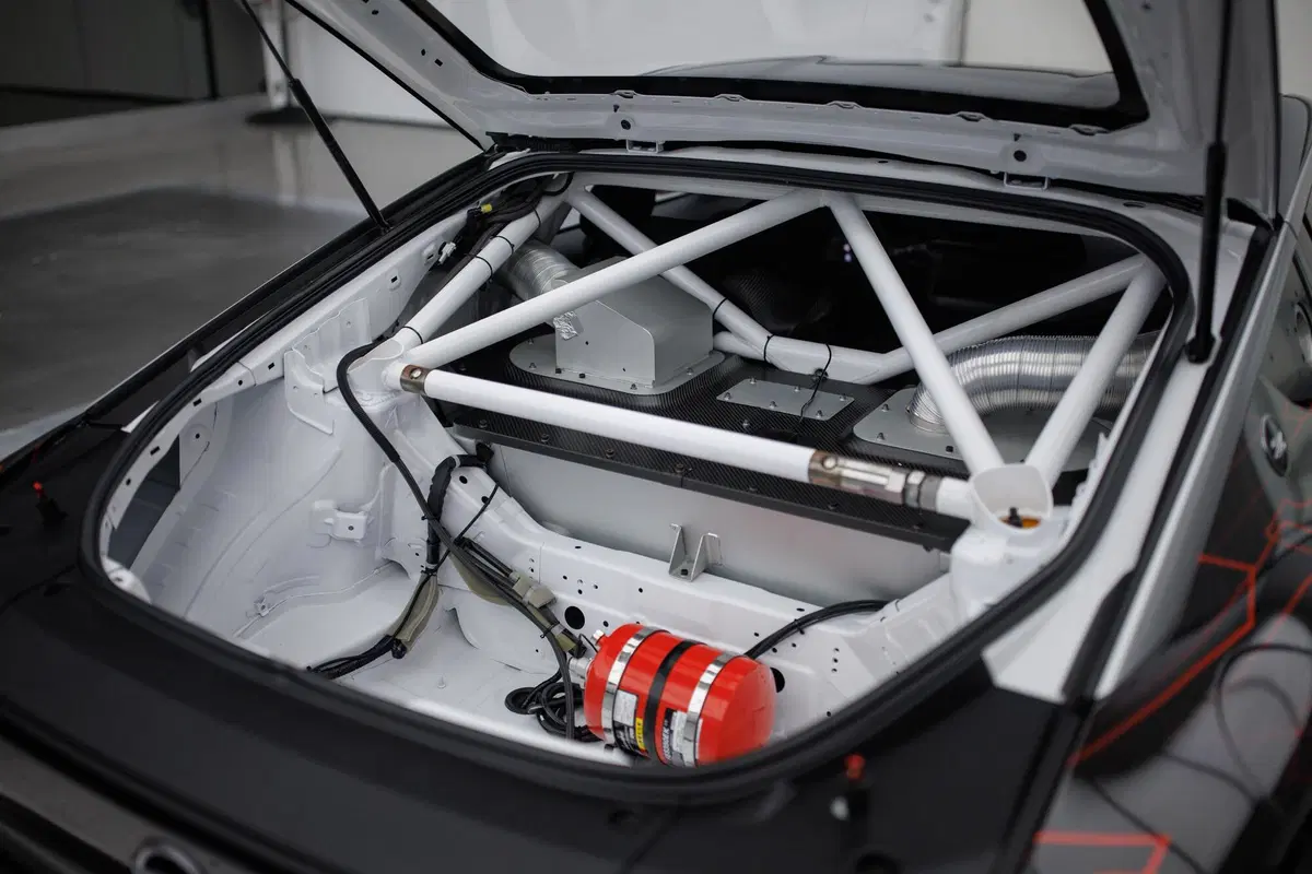 Nissan Z GT4 al SEMA di Las Vegas, la livrea rossa e nera è tutta "giap"  (16)