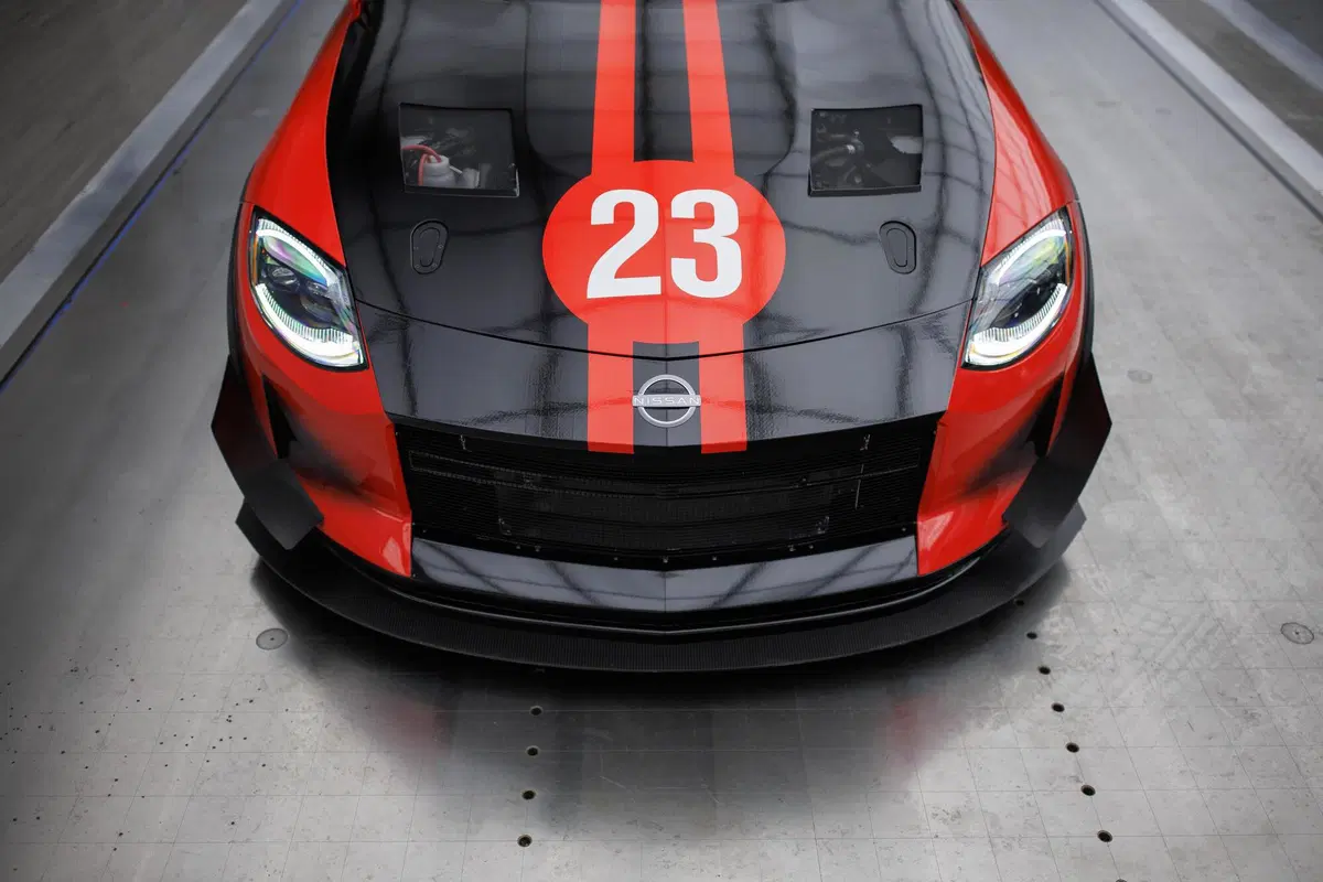 Nissan Z GT4 al SEMA di Las Vegas, la livrea rossa e nera è tutta "giap"  (17)