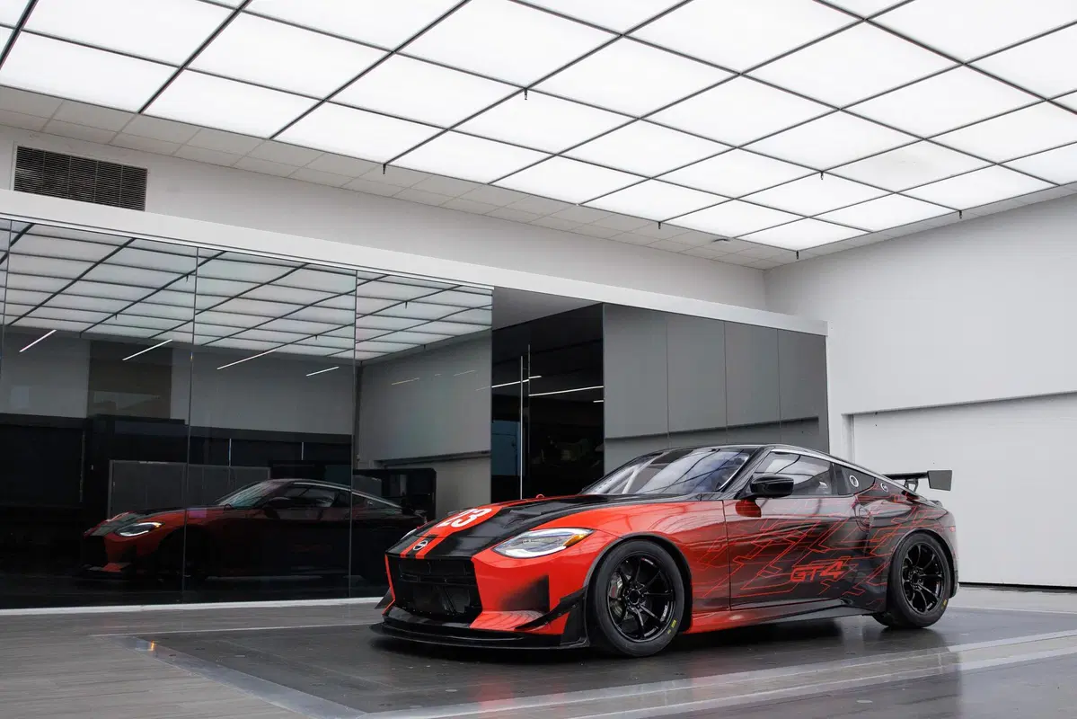 Nissan Z GT4 al SEMA di Las Vegas, la livrea rossa e nera è tutta "giap"  (19)