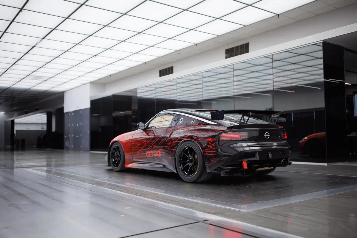 Nissan Z GT4 al SEMA di Las Vegas, la livrea rossa e nera è tutta "giap"  (20)