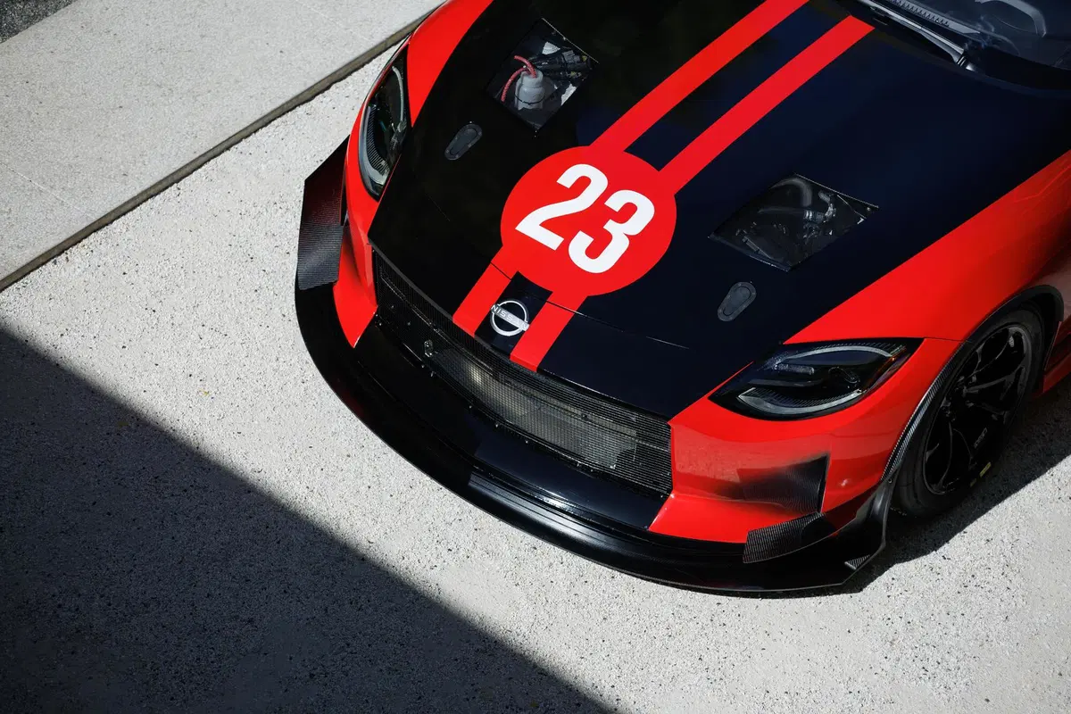 Nissan Z GT4 al SEMA di Las Vegas, la livrea rossa e nera è tutta "giap"  (21)