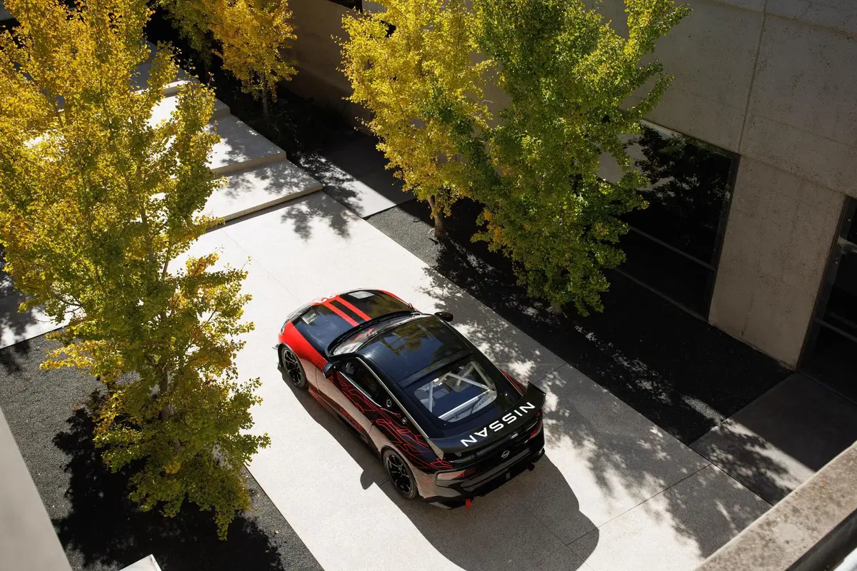 Nissan Z GT4 al SEMA di Las Vegas, la livrea rossa e nera è tutta "giap"  (23)