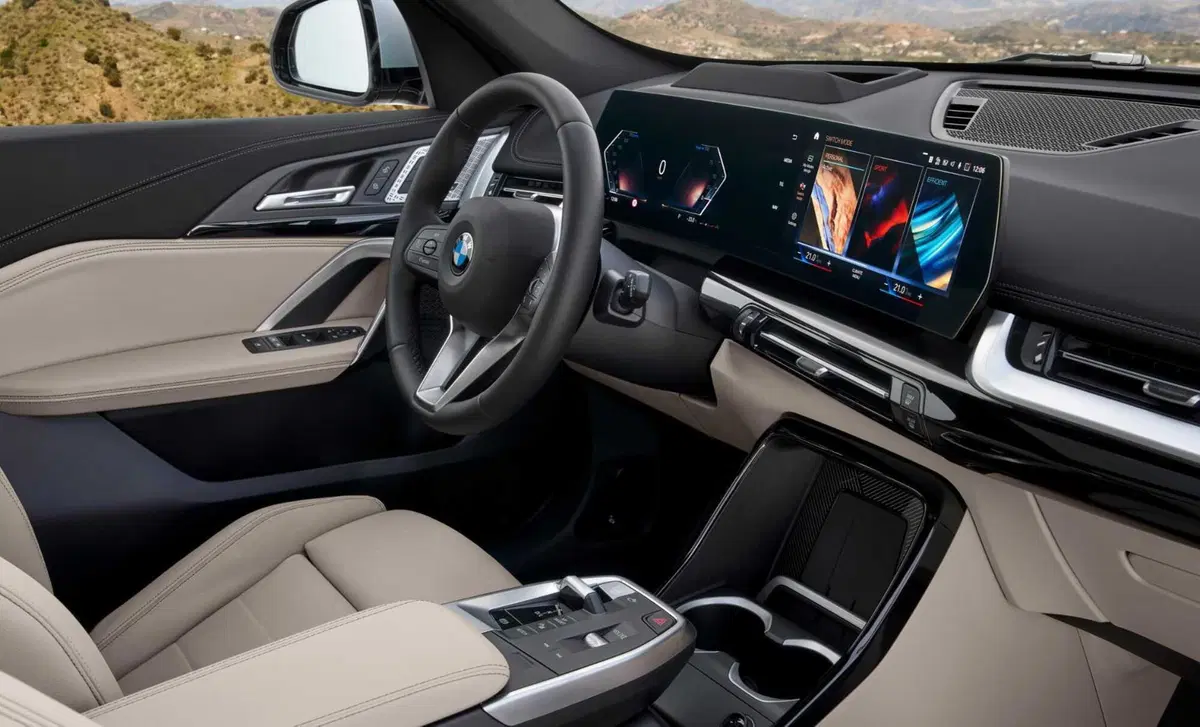BMW iX1 (2022-->>) (9)