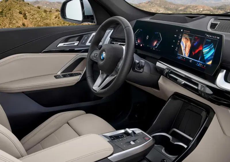 BMW iX1 (2022-->>) (9)