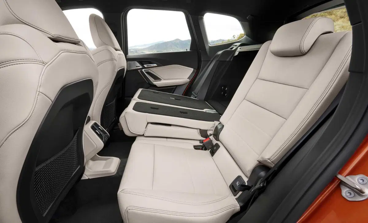BMW iX1 (2022-->>) (12)