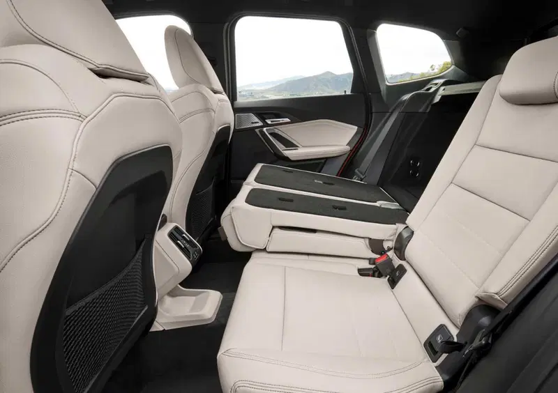 BMW iX1 (2022-->>) (12)