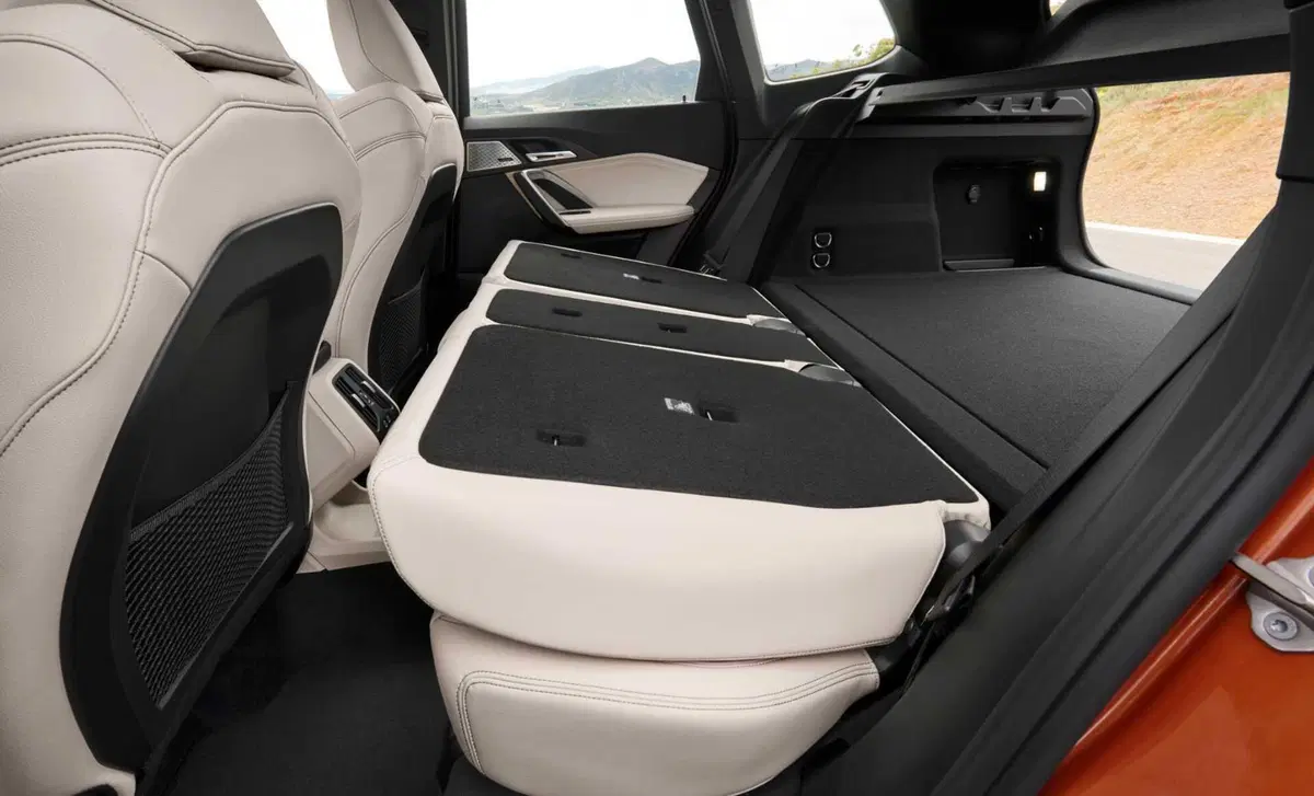 BMW iX1 (2022-->>) (13)