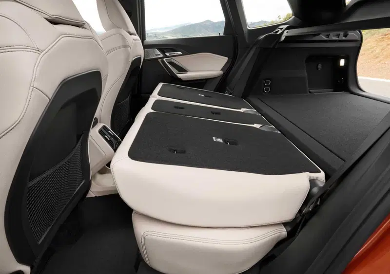BMW iX1 (2022-->>) (13)