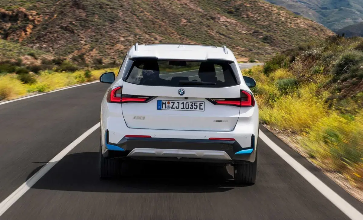 BMW iX1 (2022-->>) (5)