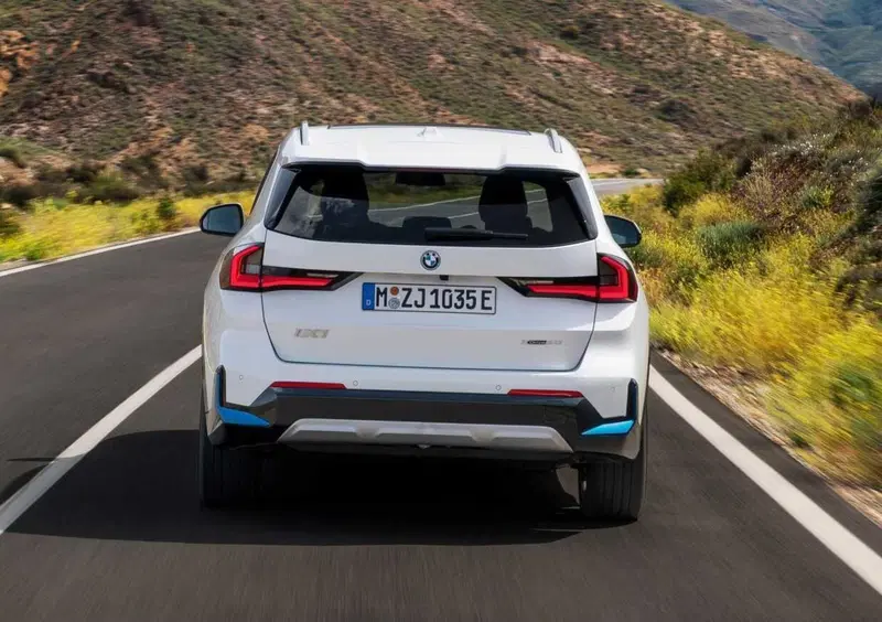 BMW iX1 (2022-->>) (5)