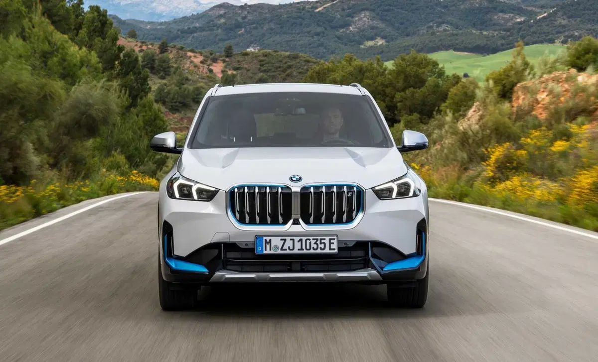 BMW iX1 (2022-->>) (4)