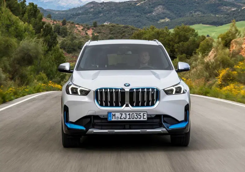 BMW iX1 (2022-->>) (4)