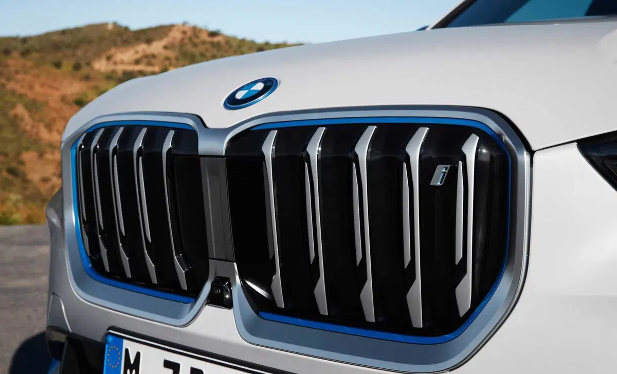 BMW iX1 (2022-->>) (18)
