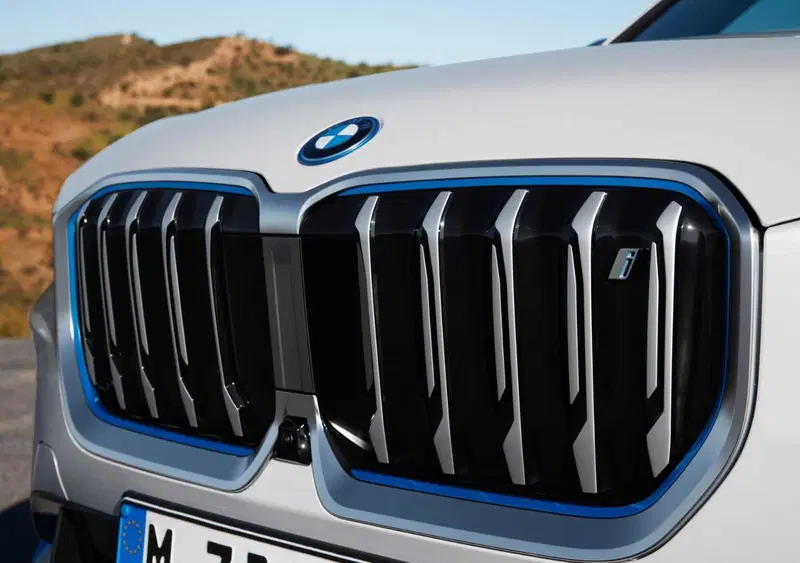 BMW iX1 (2022-->>) (18)