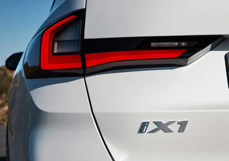BMW iX1 (2022-->>) (17)